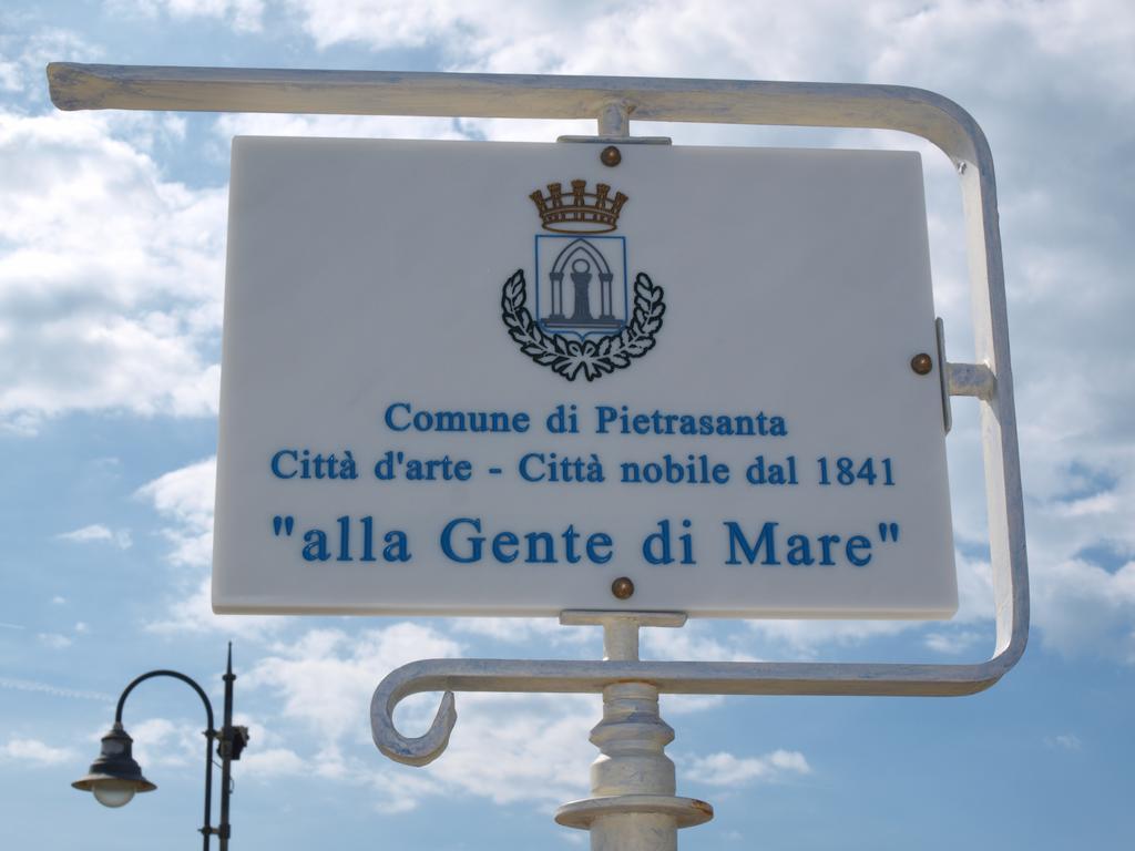 Il Pontile Holidays Apartment Marina di Pietrasanta Zimmer foto