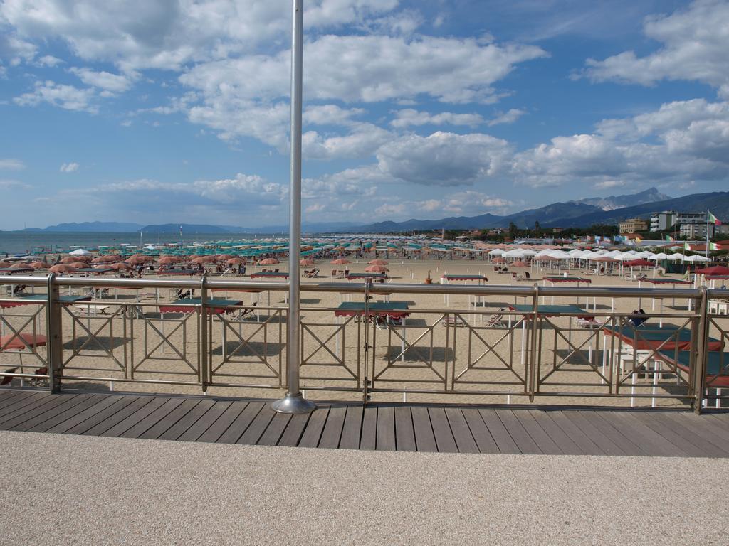 Il Pontile Holidays Apartment Marina di Pietrasanta Zimmer foto