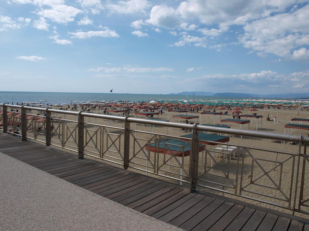 Il Pontile Holidays Apartment Marina di Pietrasanta Zimmer foto